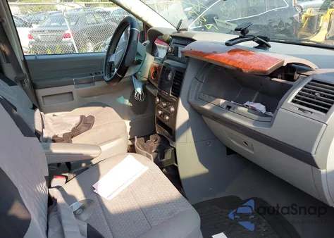 2008 Chrysler Town & Country Lx from USA, damaged, VIN 2A8HR44H28R648725